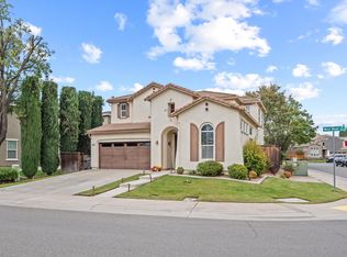 3662 W River Dr, Sacramento, CA 95833