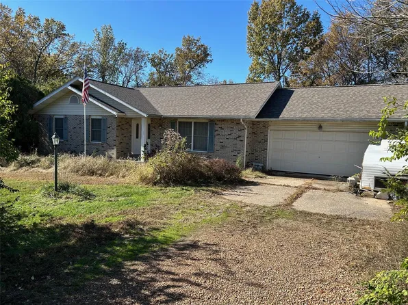 1023 Country Trails Ln, Moscow Mills, MO 63362