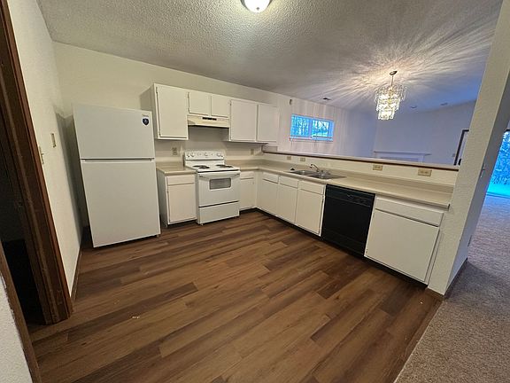 4th image of 4020 Crabtree Ct