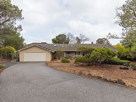3rd image of 25490 Crescent Ln