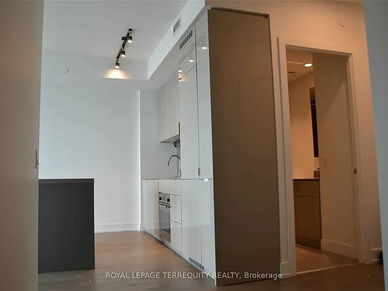 7 Grenville St #3409 — Photo 13