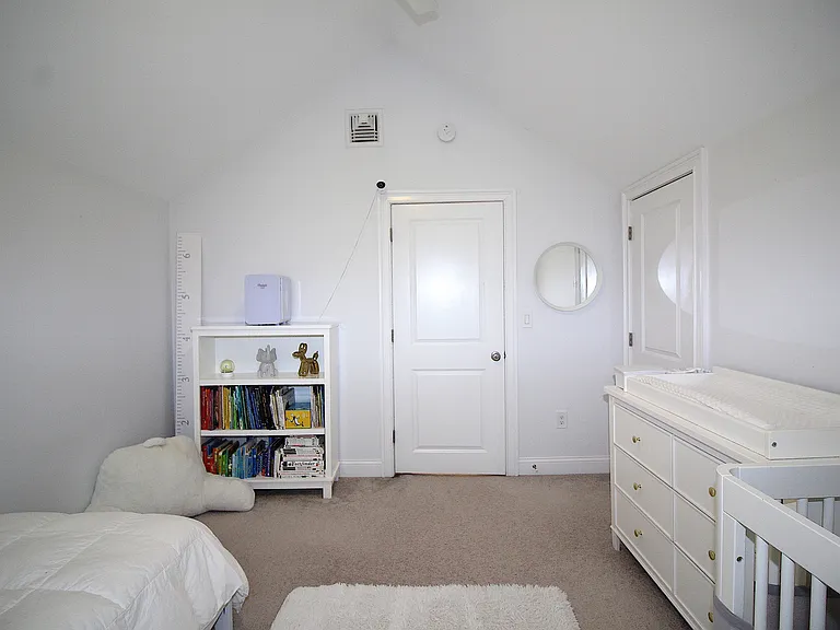114 Richard St — Photo 16