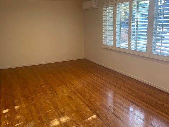 4th image of 830 Lois Ave