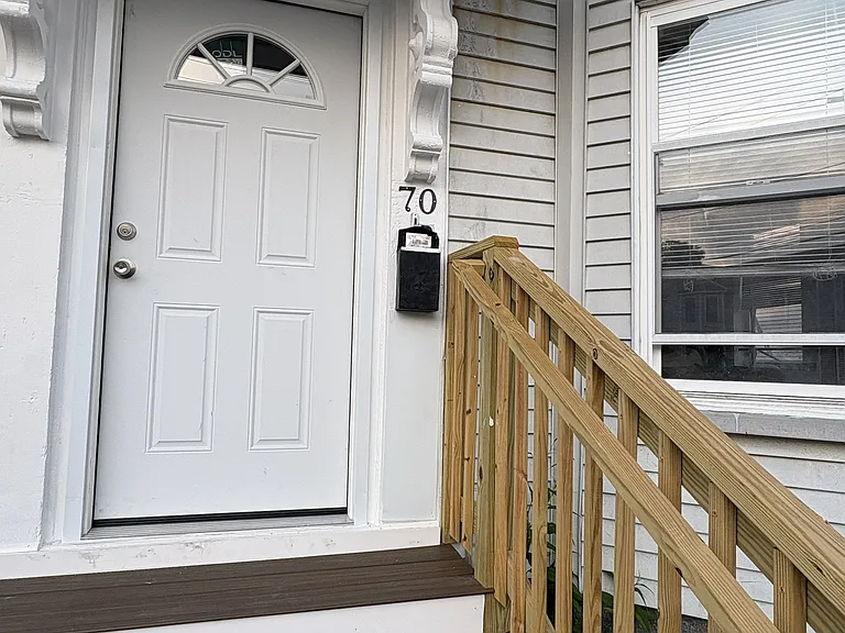 70 Walnut St #B — Photo 2