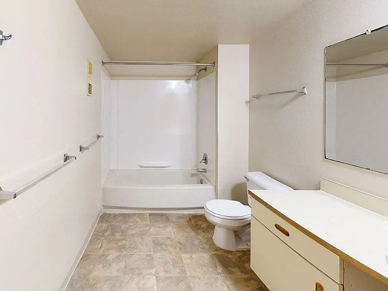 Trappers Cove Apartments — Photo 103