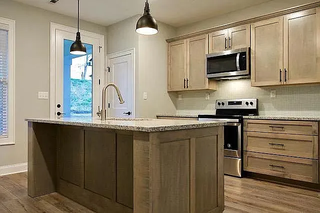 3 bed, 2.5 bath, 1438 sqft, $1,800 — Photo 4