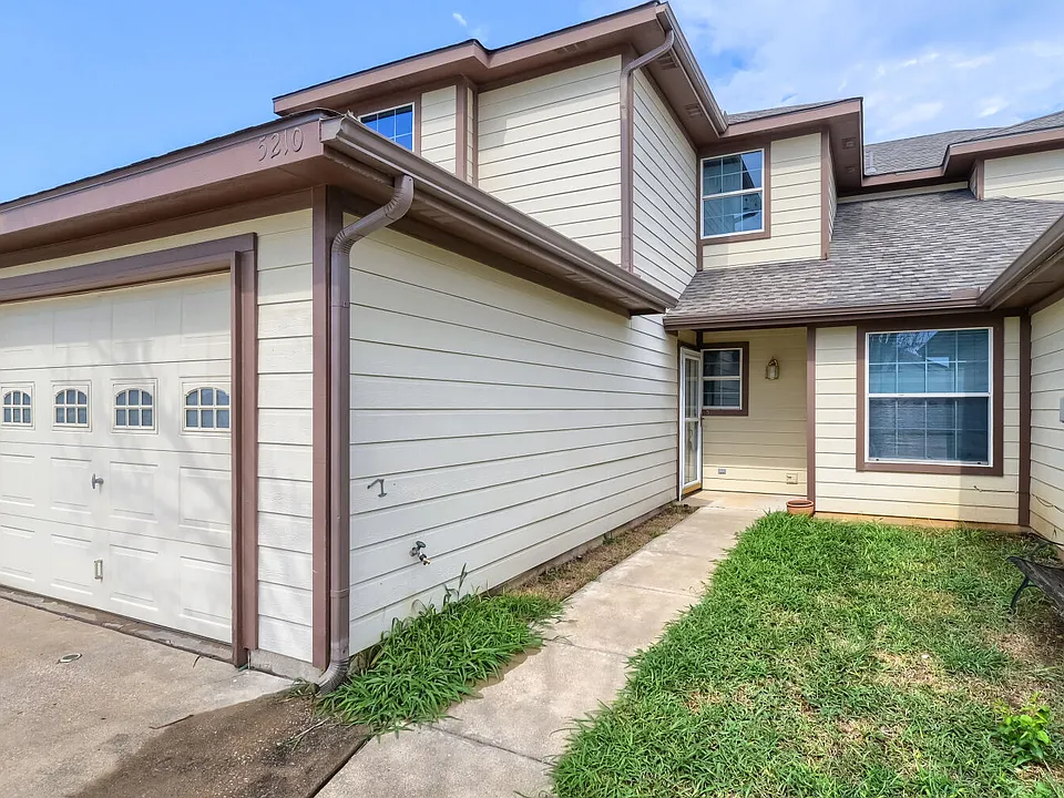 5210 Mountain Spring Trl