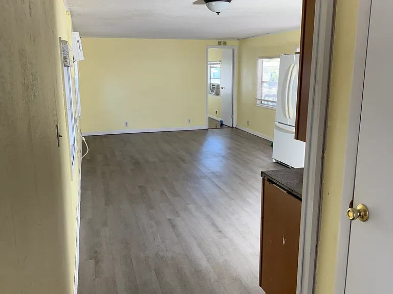 815 Frances Dr — Photo 4