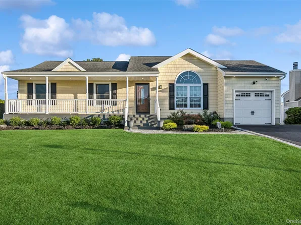 45 Meadow Court, Manorville, NY 11949