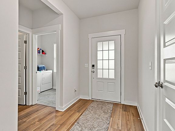5th image of 218 Goldfinch Rd