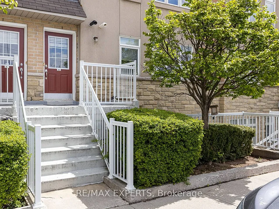 30 Turntable Cres #44