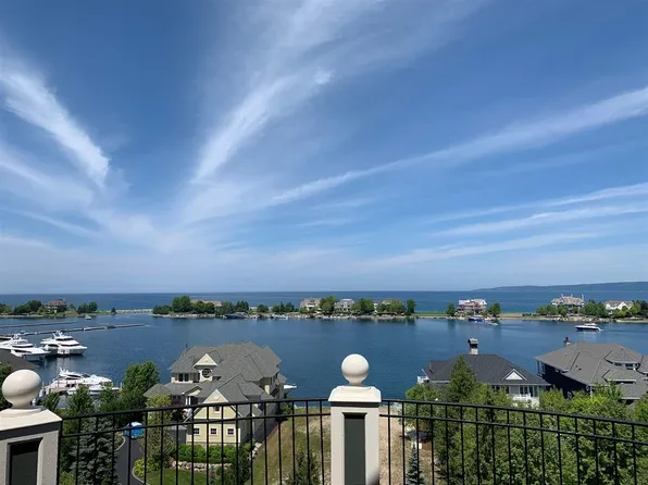 4104 Harborview Rdg, Petoskey, MI 49770