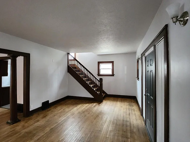 917 Ridge Rd NW — Photo 2