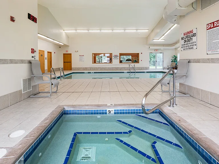 Platinum Valley Apartments — Photo 6