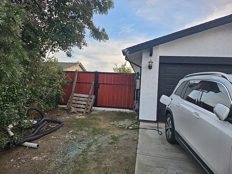 310 Yosemite Dr — Photo 3