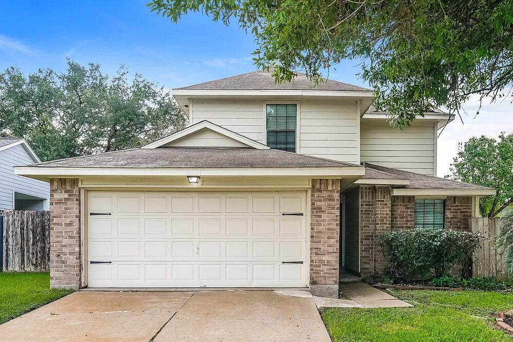 3 bed, 2.5 bath, 1745 sqft, $1,920 — Photo 1