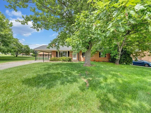 910 Woodhaven Dr, Bedford, VA 24523