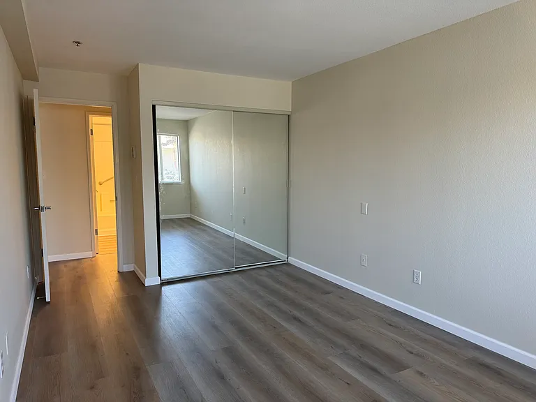 BROADWAY MANOR — Photo 14
