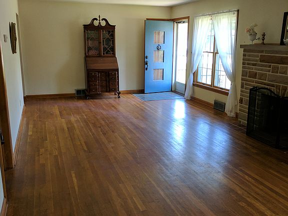 3rd image of 144 Butternut Dr