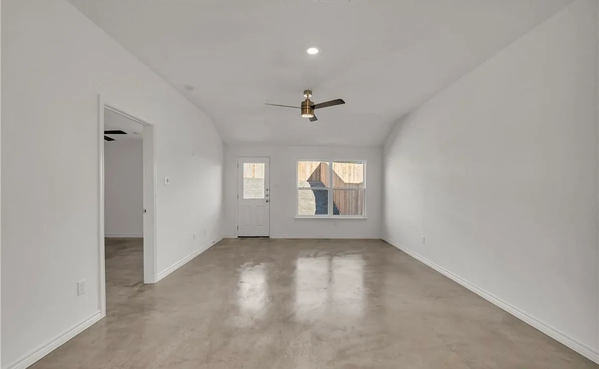 Building Photo - 1211 Concord Dr