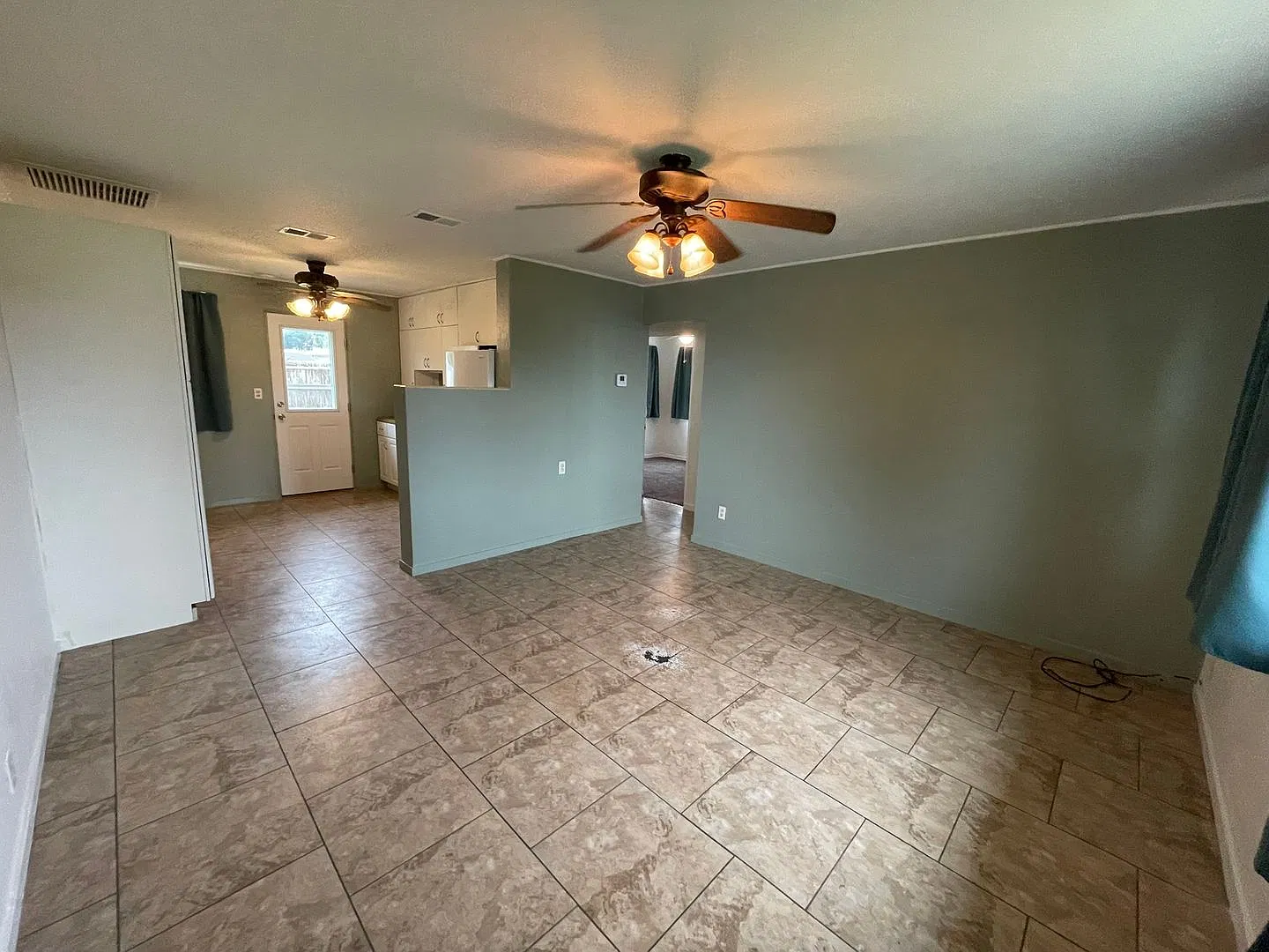 Cozy well maintained Two-bedroom One bathroom house- Ormond Beach- Beachside — Photo 2