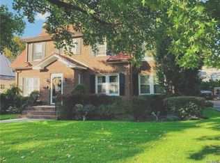 39 Oxford Rd, Rockville Centre, NY 11570