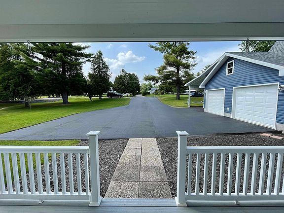 3rd image of 245 Lakeshore Dr