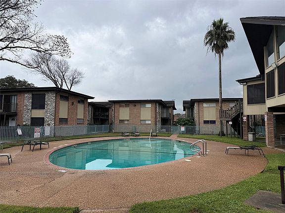 3rd image of 7047 Bissonnet St APT 70