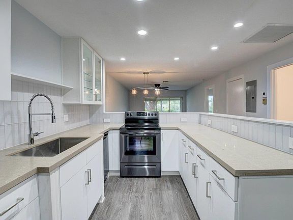 4th image of 1261 NW 18th Ave #6-B