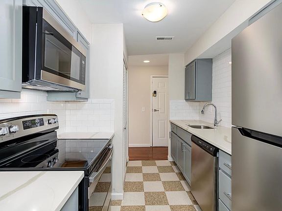4th image of 501-5335 Savoy Ct