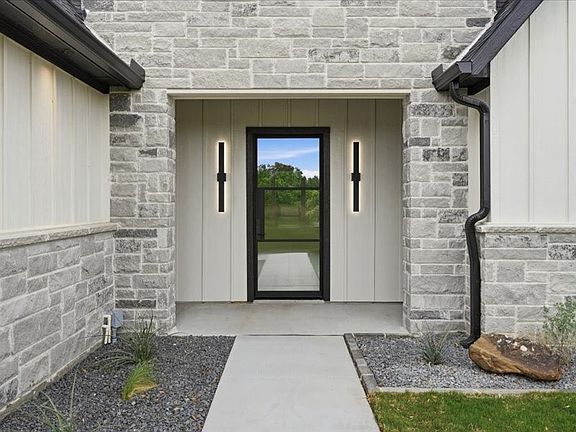 3rd image of 275 Latigo Way
