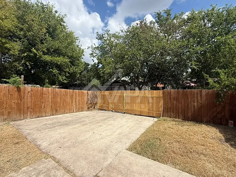 7239 Glen Hl — Photo 15