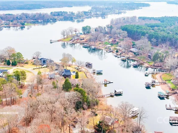 8237 Lymnos Ln, Sherrills Ford, NC 28673