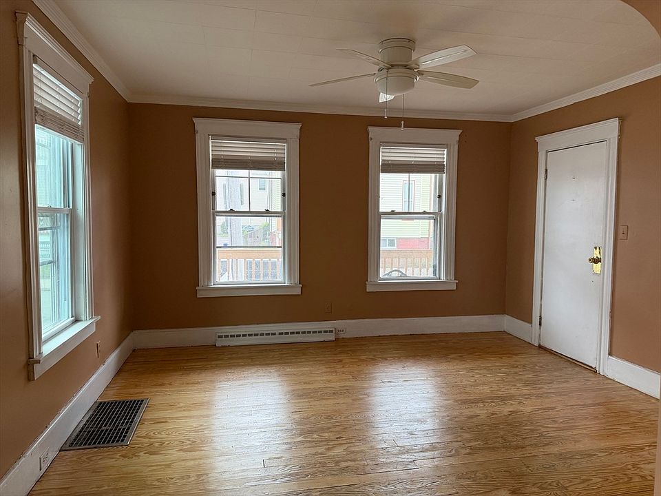 1st image of 10 Wentworth St #1
