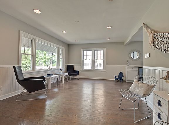 4th image of 104 E Grand Ave