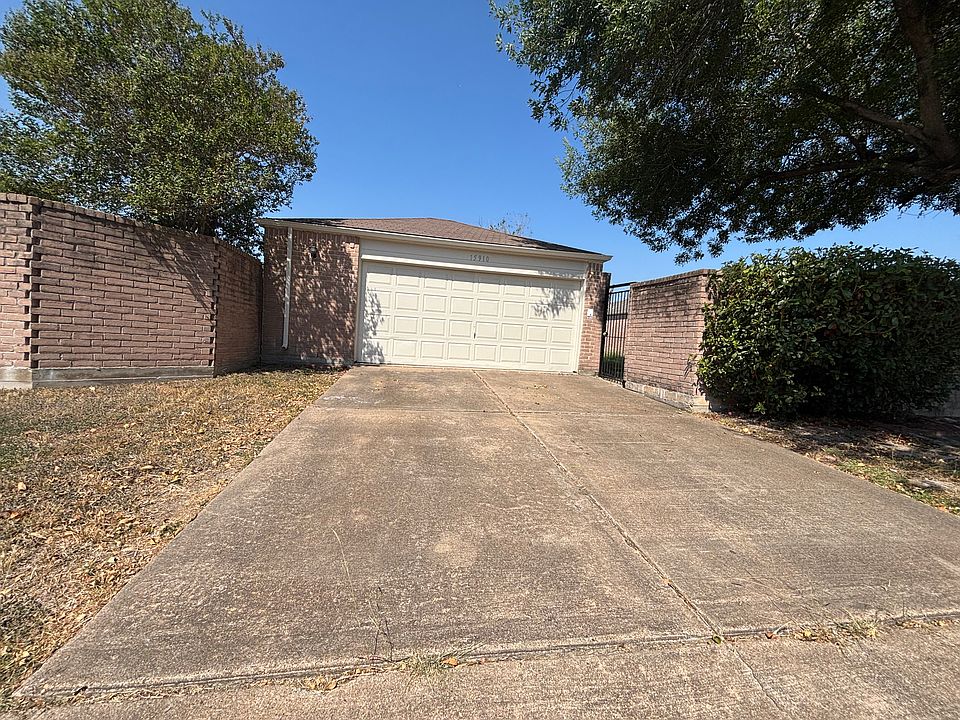 1st image of 15910 Los Altos Dr