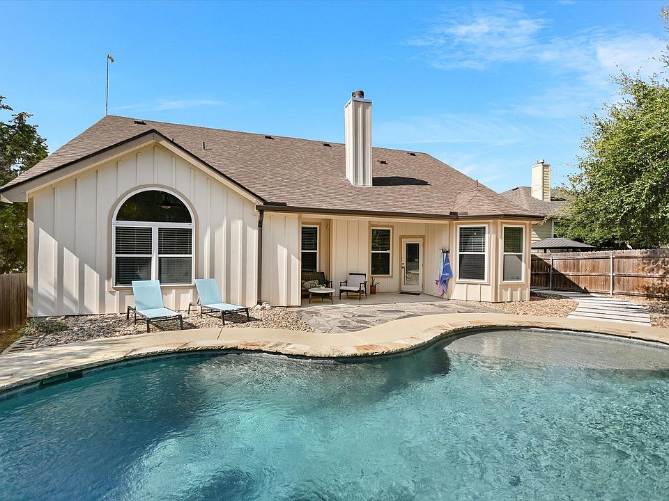 1st image of 7 Redwood Cir