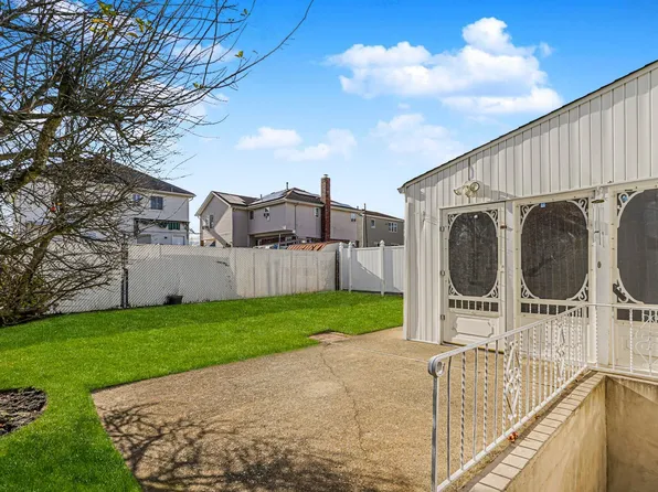 206 Benton Avenue image 26 of 30