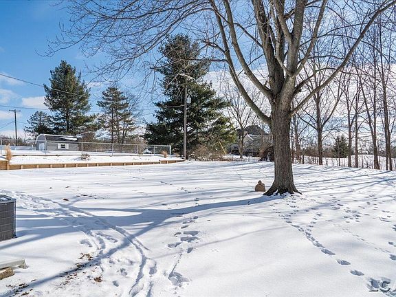 2nd image of 3917 Spielman Rd