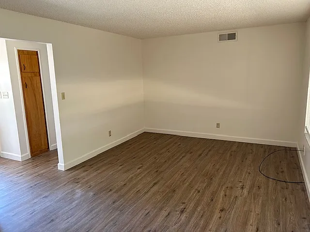 1719 Elizabeth Ave — Photo 9