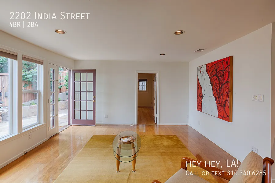 Spacious Traditional Duplex | Three Bedroom| Two Bathroom | Private Patio & Two Car Garage | Silv... — Photo 4