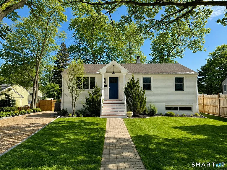 23 Sleepyhollow Dr — Photo 2