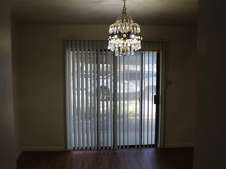 535 W Prairie Lea St — Photo 8