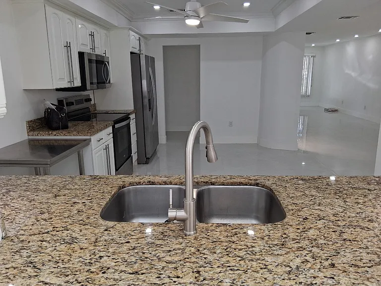 12253 SW 82nd Ave — Photo 17