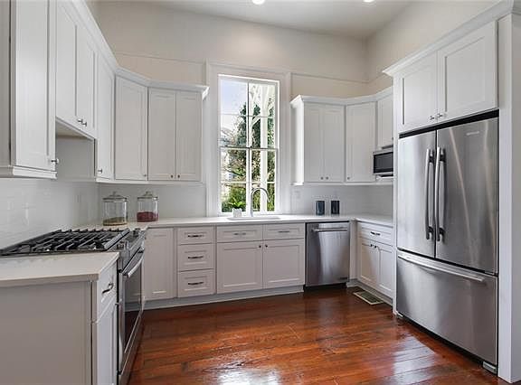 4th image of 922 Arabella St