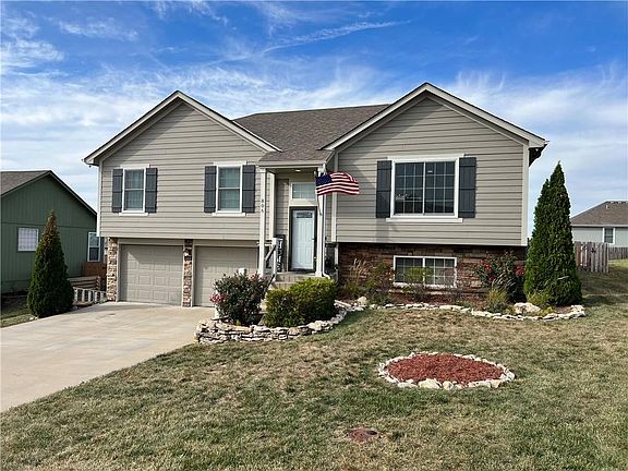 2nd image of 806 SW Mill Creek Ct