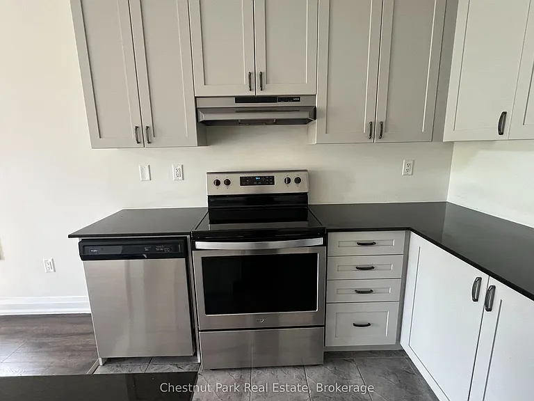 82 Kari Cres — Photo 13
