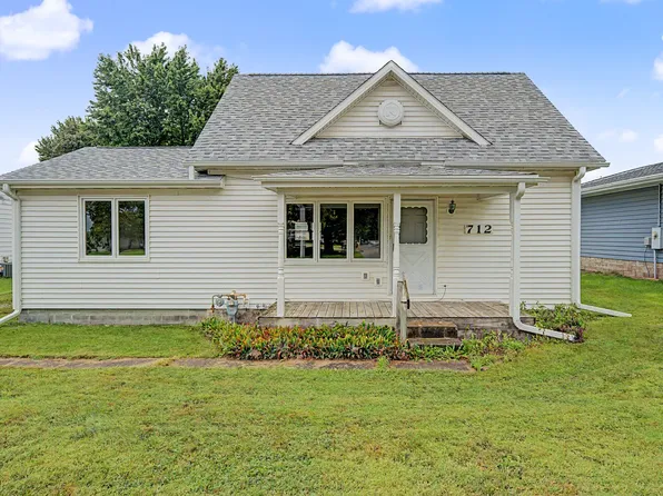 712 E 1st St, Grimes, IA 50111