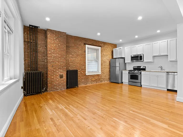 16 Devens St #1 — Photo 8