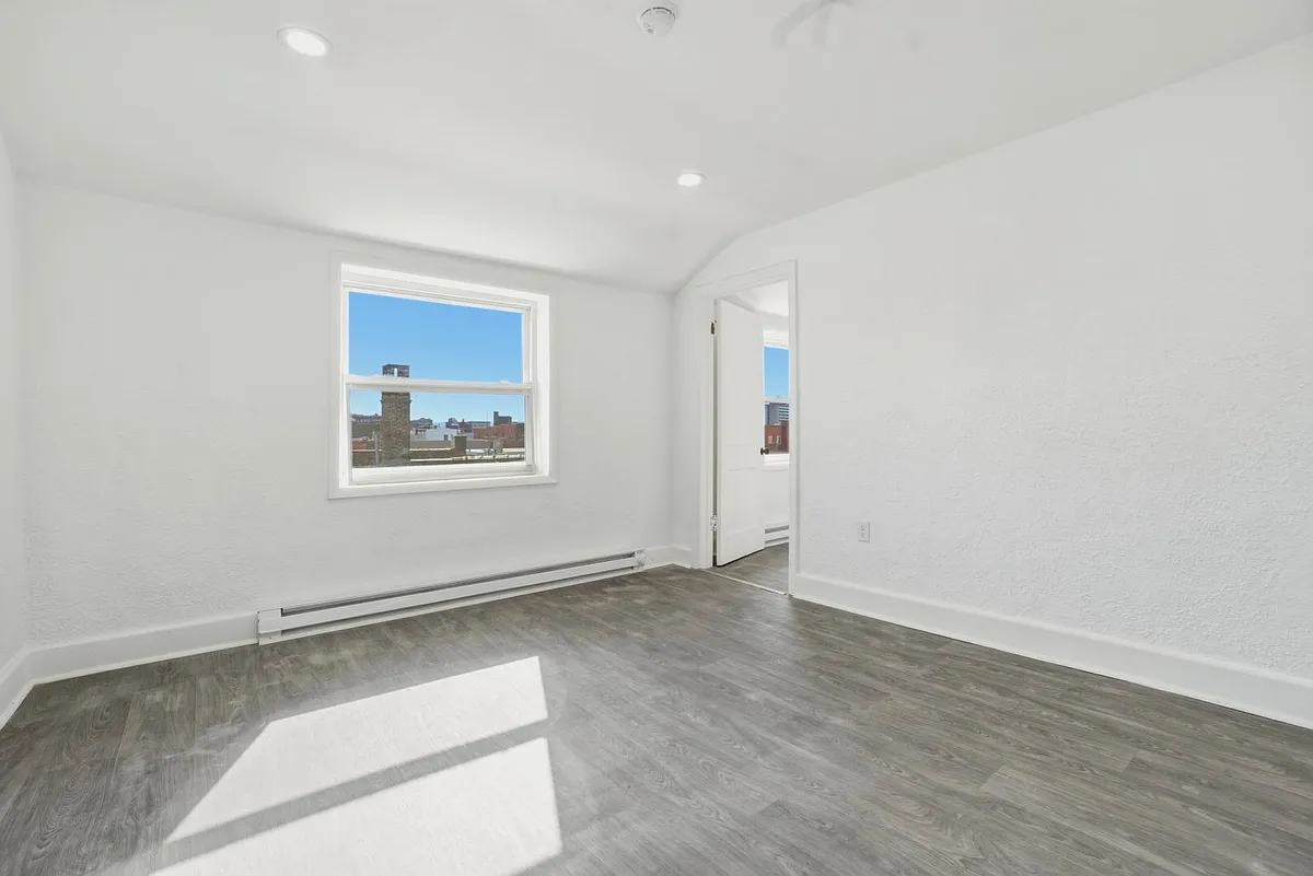 Unit Photo - 159 W Washington St #302